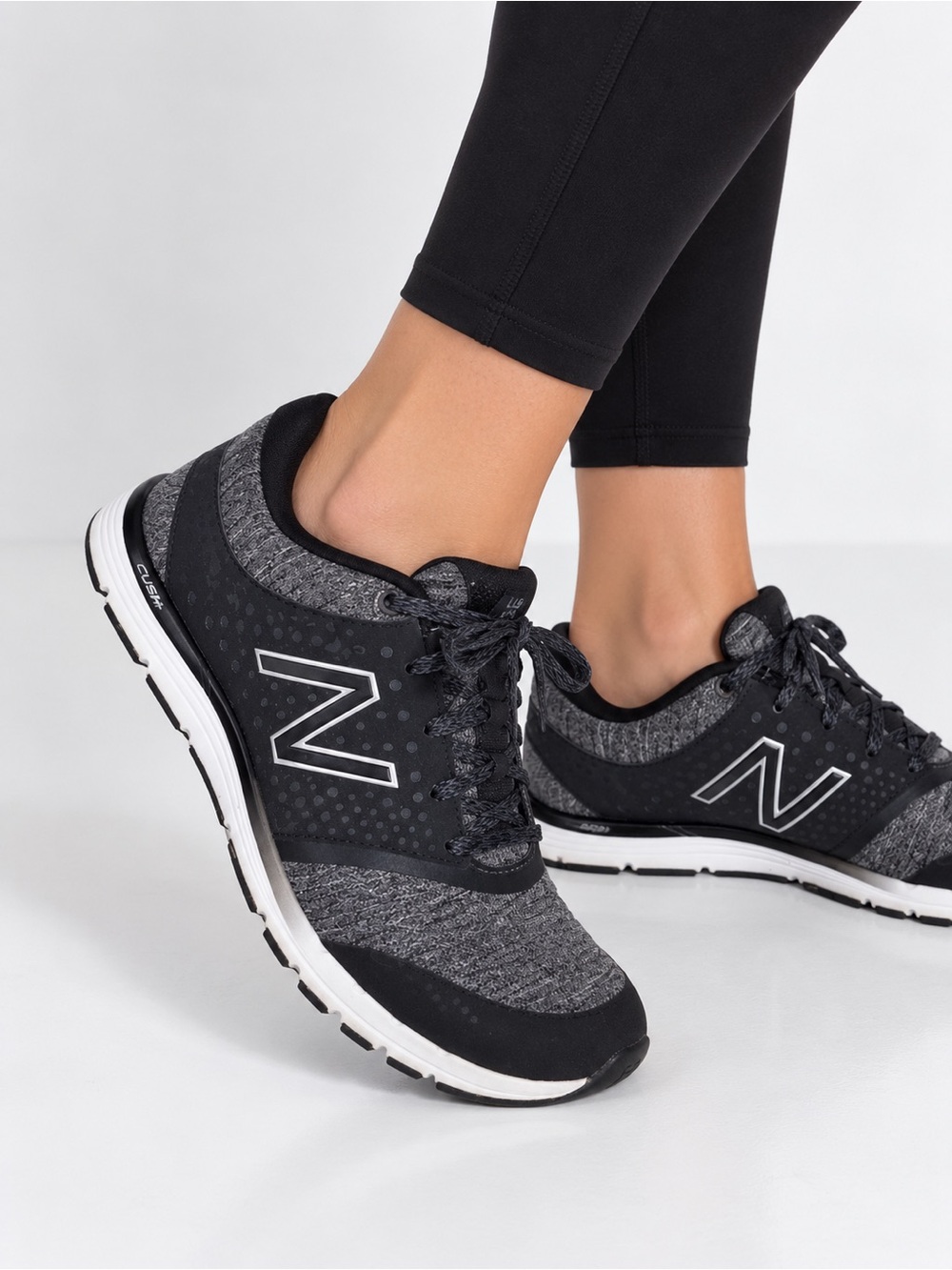 New Balance Women's Black & Gray Athletic Sneakers
